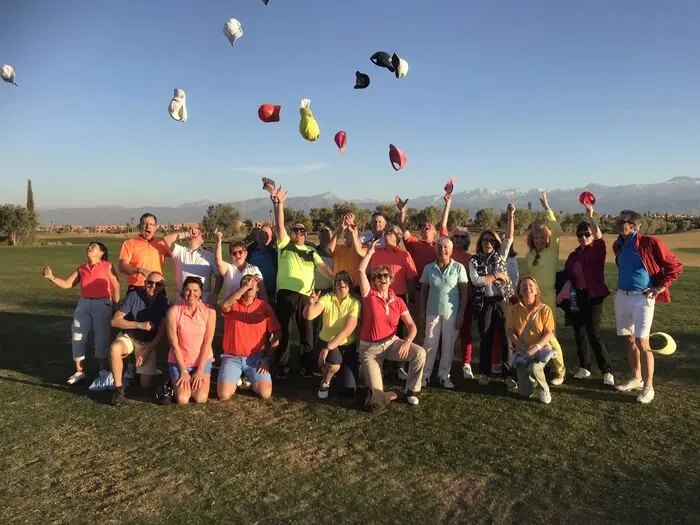 Groupe de golfeurs de l'USMG célébrant la fin d'un séjour sur le parcours