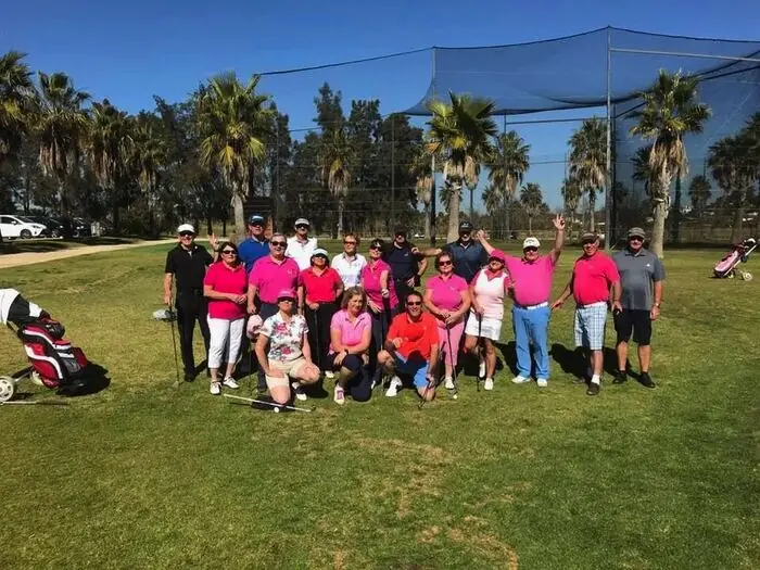 Départ d'une compétition amicale de l'USMG Golf, sacs et chariots prêts