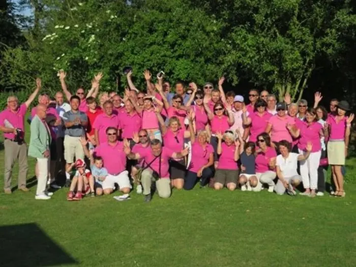 Photo de groupe de l'USMG Golf, adultes et enfants réunis en fin de séjour